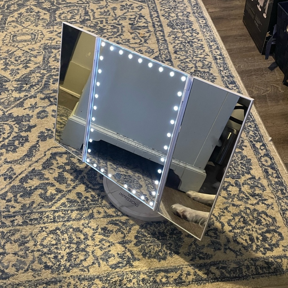 Impressions Vanity Touch Trifold XL LES Makeup Mirror
